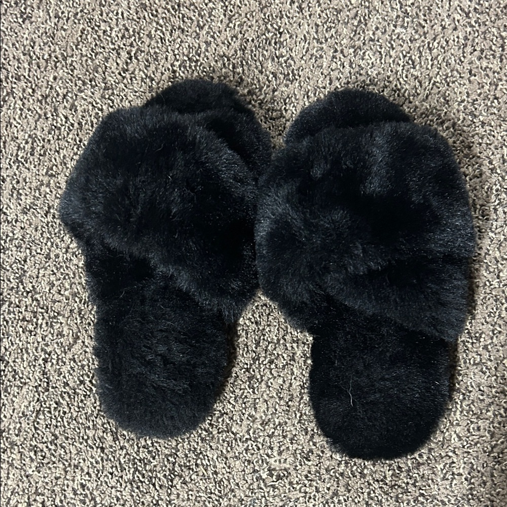 American Eagle Outfitters Plush Black Slippers